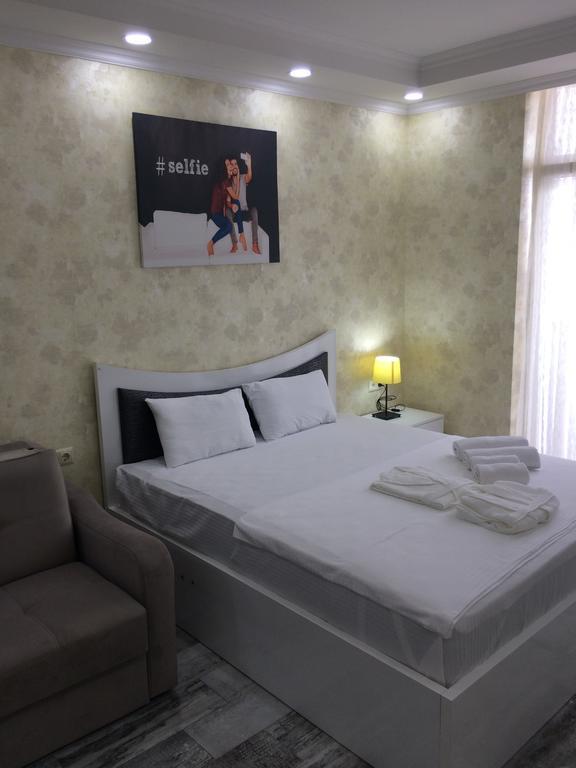 Selfie Apartment Batumi Exterior foto